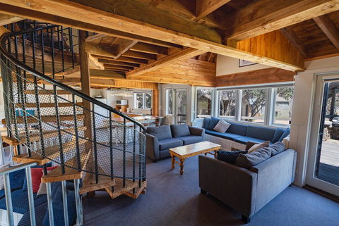 Banjo's Chalet, Alpine-getaways - Lismore Accommodation 3