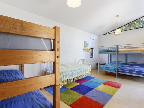 Barefoot Beach House - Lismore Accommodation 1