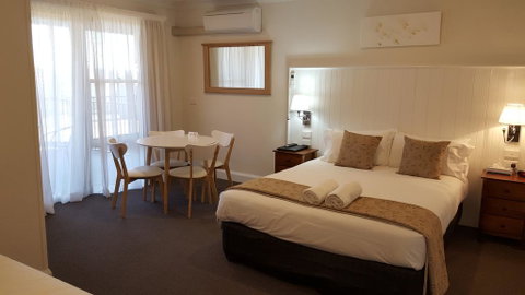 Bathurst Gold Panner - Lismore Accommodation 0