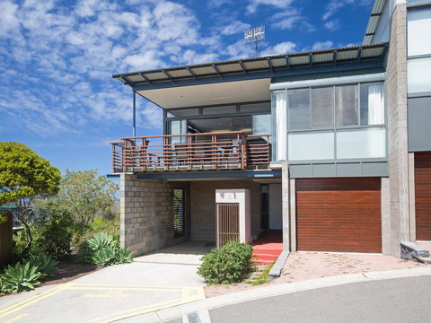 Beach View At One Mile', 8/26 One Mile Close - Infinity Complex Pool & WIFI - Lismore Accommodation 0