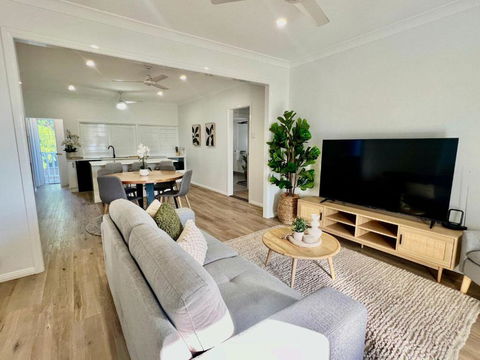 Renovated Queenslander - Upstairs 2km To Stadium - Lismore Accommodation 1