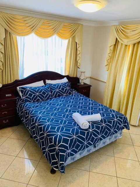 Redcliffe Villa - Lismore Accommodation 1