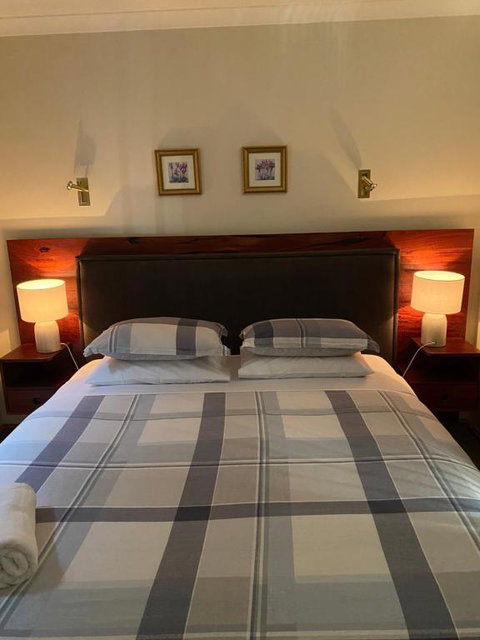 REDGUM RETREAT BRIGHT - Luxury Spa Villa - Lismore Accommodation 1