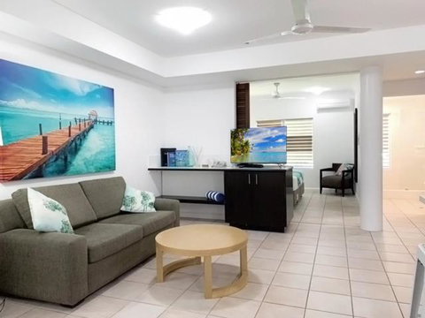 REEF RETREAT APARTMENTS PALM COVE Unit 12 - Lismore Accommodation 0