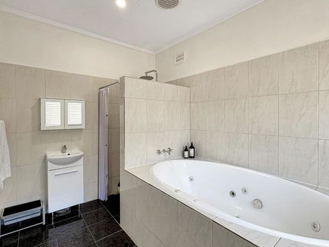 Relax At Gossan - Lismore Accommodation 2