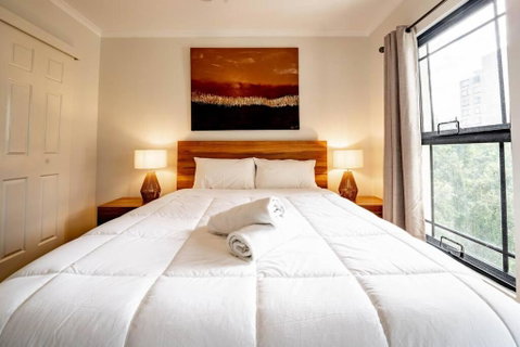 Relax In 2B2B Chateau Near UQ With Parking+Balcony - Lismore Accommodation 2
