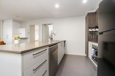 Relaxing 2BR Stay Near South Point Tuggeranong - Lismore Accommodation 2