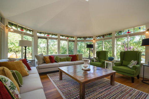 Rent Your Own Historic Hotel For Holidays & Events - Lismore Accommodation 3