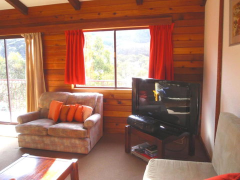 Retro 2 Bedroom Apartment - Lismore Accommodation 3