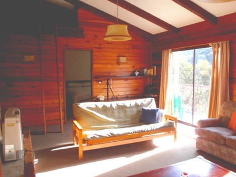 Retro 2 Bedroom Apartment - Lismore Accommodation 2