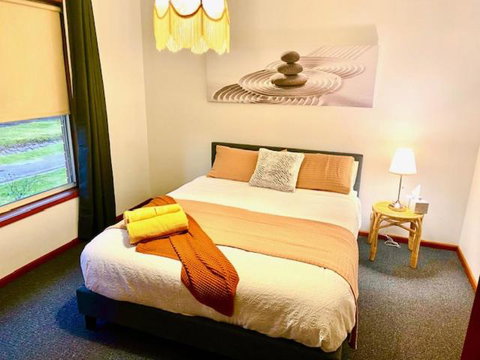 Retro Riverside Redan, Ballarat - Lismore Accommodation 1