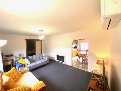 Retro Riverside Redan, Ballarat - Lismore Accommodation 2