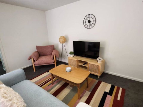 Retro Rose St Kilda Mansions - Lismore Accommodation 0