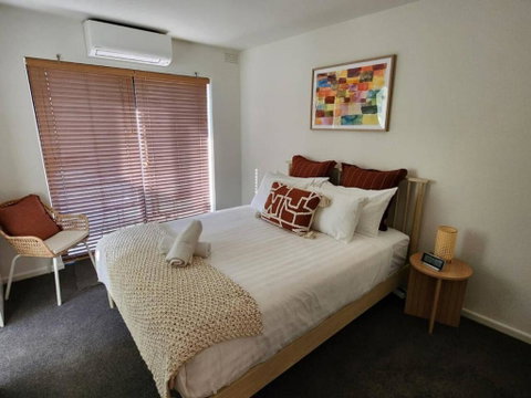 Retro Rose St Kilda Mansions - Lismore Accommodation 3