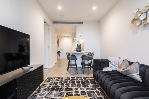 Ritzy Apartment In Iconic Australia 108 With Views - Lismore Accommodation 2
