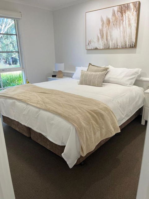 River Frontage Unit Moama - Lismore Accommodation 1
