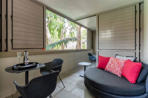 Rose At Temple Palm Cove - A Poolside Paradise - Lismore Accommodation 2