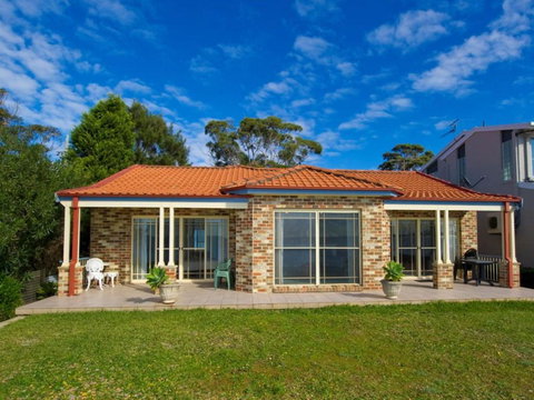 Salamander Beach Front - Lismore Accommodation 1