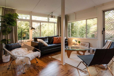 Romantic Garden Cottage With Home Cinema - Lismore Accommodation 3