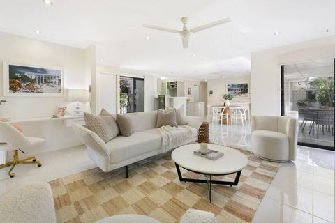 Riviera Road Miami - 4BRM Dual Villa - Lismore Accommodation 0