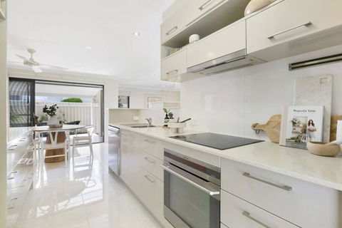 Riviera Road Miami - 4BRM Dual Villa - Lismore Accommodation 2