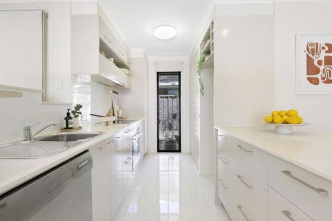 Riviera Road Miami - 4BRM Dual Villa - Lismore Accommodation 3