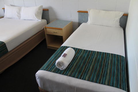 Rocky Glen Hotel Motel Gladstone - Lismore Accommodation 3