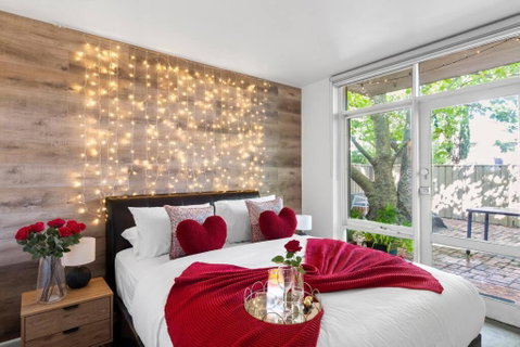 Romantic Retreat With Garden - Lismore Accommodation 0