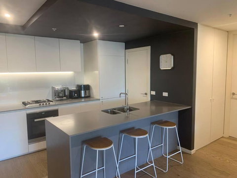 Rooftop Infinity Pool - St Kilda Luxury - Lismore Accommodation 1