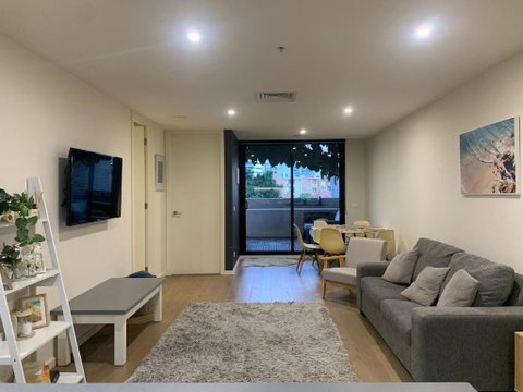 Rooftop Infinity Pool - St Kilda Luxury - Lismore Accommodation 2