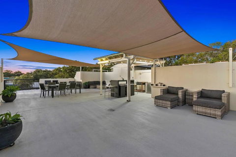 Rooftop Island Sunsets - Lismore Accommodation 0