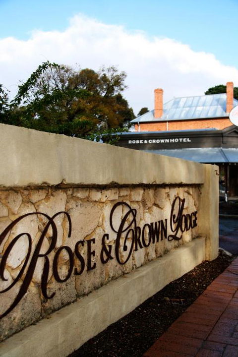 Rose & Crown Hotel - Lismore Accommodation 3