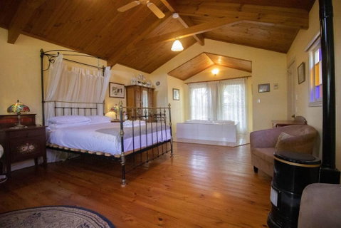 Rose Petal Cottage - Lismore Accommodation 0
