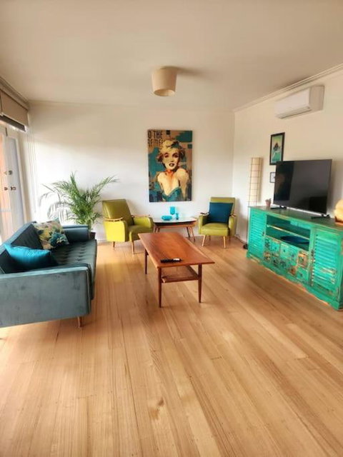 Rosebud Retro Retreat - Lismore Accommodation 0