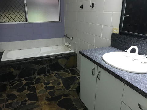 Royal Palm Cottage, Entire Two Bedroom 2 Bathroom House With Pool - Lismore Accommodation 3