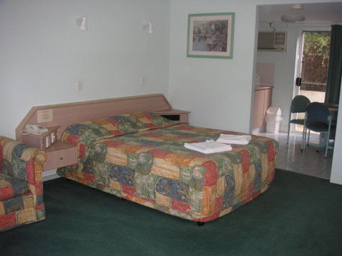 Runaway Bay Motor Inn - Lismore Accommodation 3
