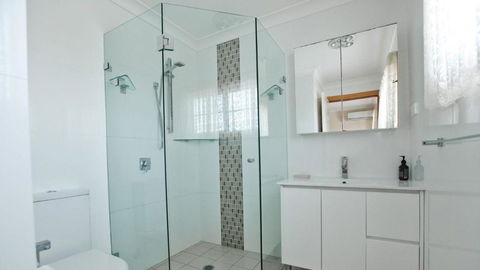 Salt Water Villa Bermagui Four Bedroom Central Location With Wifi - Lismore Accommodation 3