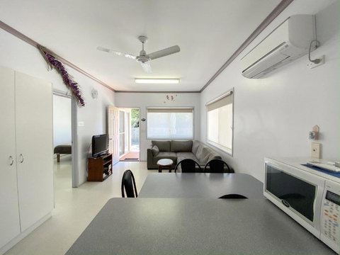 San Marco Villa 4 - Burrum Heads- Beachfront- 2BR - Pool- Aircon - Lismore Accommodation 3