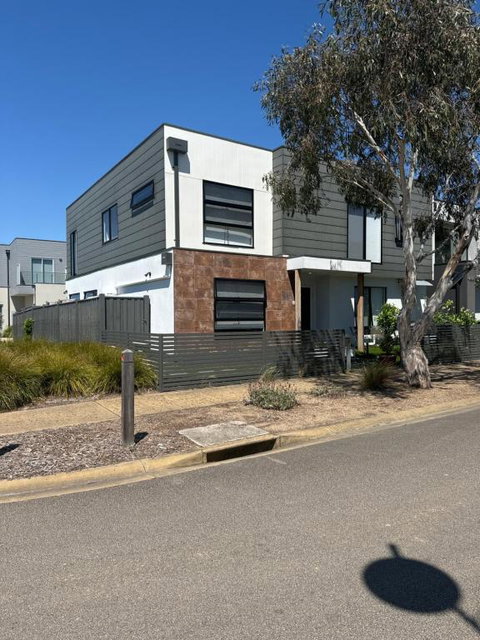 Sanary A Modern Beach Home In Martha Cove - Lismore Accommodation 0