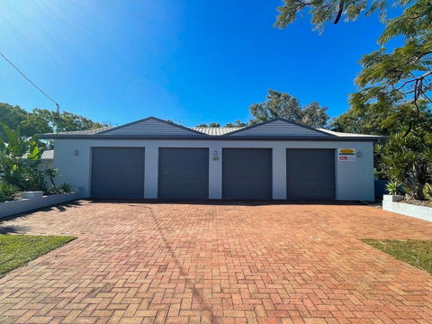 Sand N Sea - Burrum Heads- Beachfront- 4BR- Aircon -Pets Welcome - Lismore Accommodation 3