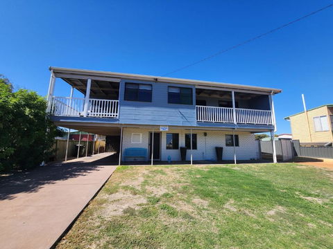 Sands Beach House - Lismore Accommodation 1