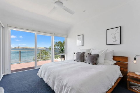 Sandy Bay Beachfront Oasis Direct Beach Access - Lismore Accommodation 3