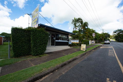 Sarina Palms Caravan And Cabins Village - Lismore Accommodation 1