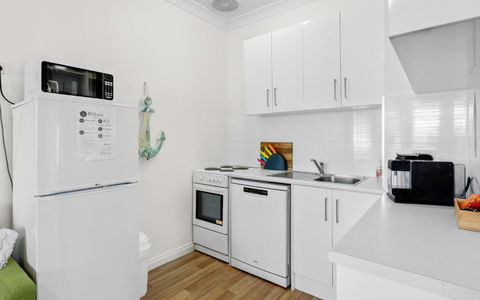 SEA BREEZE @ Smugglers Inn - Lismore Accommodation 3