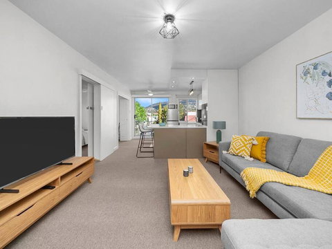 Sandy Bay Apartment With Hobart River View, Near UTAS - Stroll To Cafes And Shops - Lismore Accommodation 2