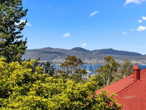 Sandy Bay Apartment With Hobart River View, Near UTAS - Stroll To Cafes And Shops - Lismore Accommodation 1