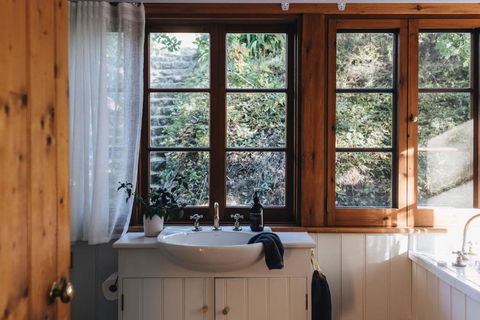 Secluded Stone Cottage Perfect For Couples Escape - Waterfalls - Lismore Accommodation 3