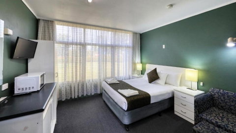 Silver Oaks Motel - Lismore Accommodation 3