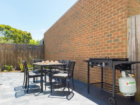 Beachside Villa Cowes - Lismore Accommodation 1
