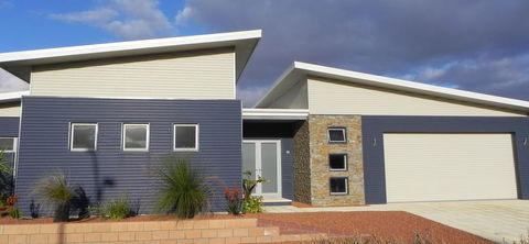 Beautifully Appointed Large Family Home - Lismore Accommodation 1